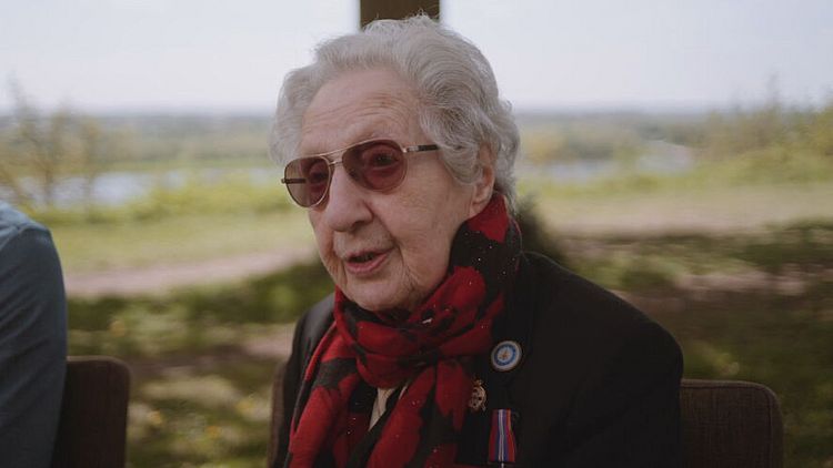 Marie (96) gedenkt samen met 15 andere Britse veteranen de Tweede Wereldoorlog in Wageningen