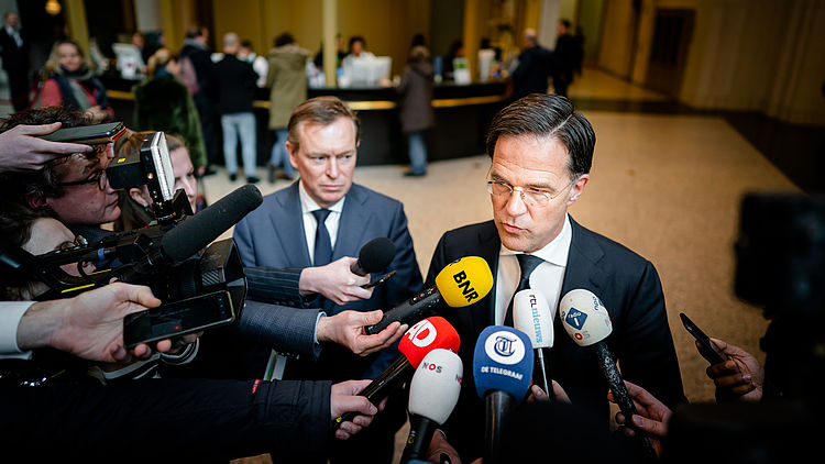 Kabinet bereidt zich voor op verdere verspreiding coronavirus: 'Indammen is het devies'