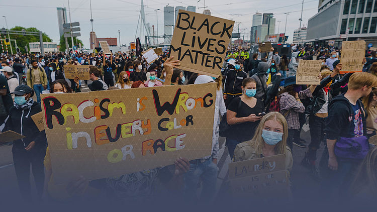 Wit privilege in Nederland? 'Het botst met het Nederlandse zelfbeeld'