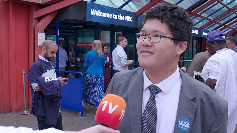 Jay (16) is too young to vote, but will decide the new British Prime Minister: that’s how it is