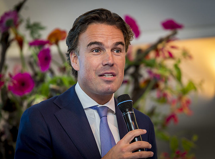 Kritiek Camiel Eurlings stijgt na excuses mishandeling ex