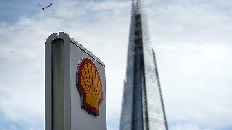 Shell does not fulfill agreements and focuses again on fossil fuels: “Shareholders must intervene”