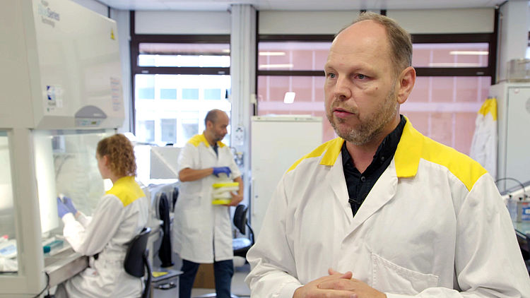 Zo werkt de nieuwe corona-sneltest die binnenkort bij de GGD wordt getest