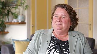 SGP-raadslid Lilian Janse wil dat haar partij vrouwen toestaat op politieke functies: 'Denk dat de Bijbel het toestaat'