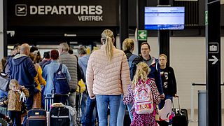 Gaan we door duurdere vliegtickets ook echt minder vliegen? 'Door elke procent verhoging daalt de vraag met 1 procent'