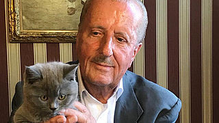 Poezenboot profiteert van fout Theo Hiddema: 'We hebben een poes naar hem vernoemd'