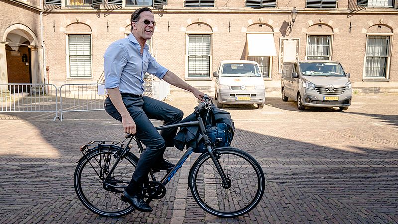 Nog maar de vraag Mark Rutte weer op de fiets naar werk kan' EenVandaag