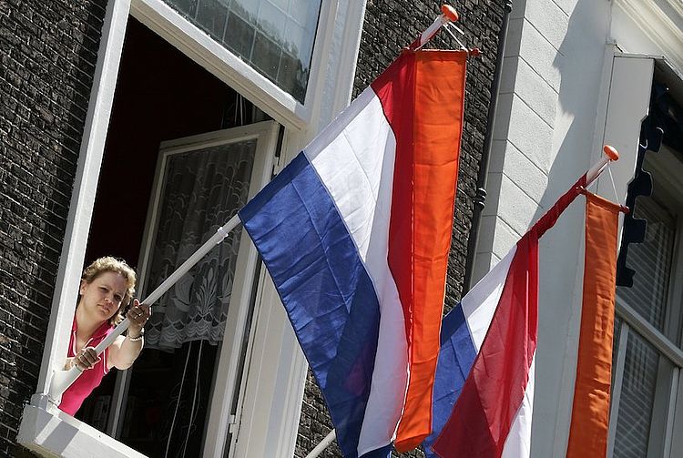 Zijn er Oranjegezinden in een 'communistisch' Gronings dorp?