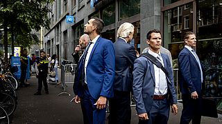 'Code rood' bij bewakers en beveiligers van personen, die door krapte voor 'onmogelijke keuzes' staan