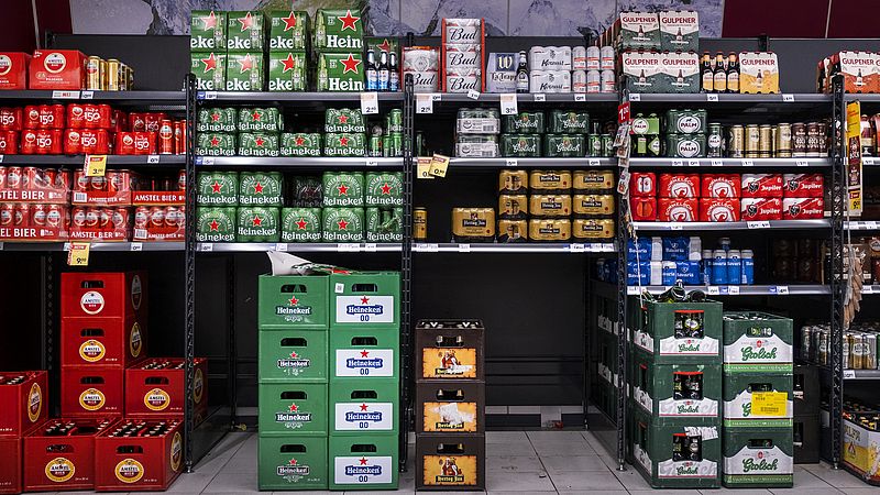 Alsjeblieft kijk doorgaan Los De bierprijs gaat waarschijnlijk niet standaard omlaag, denken experts:  'Maar Nederland blijft aanbiedingenland' - EenVandaag