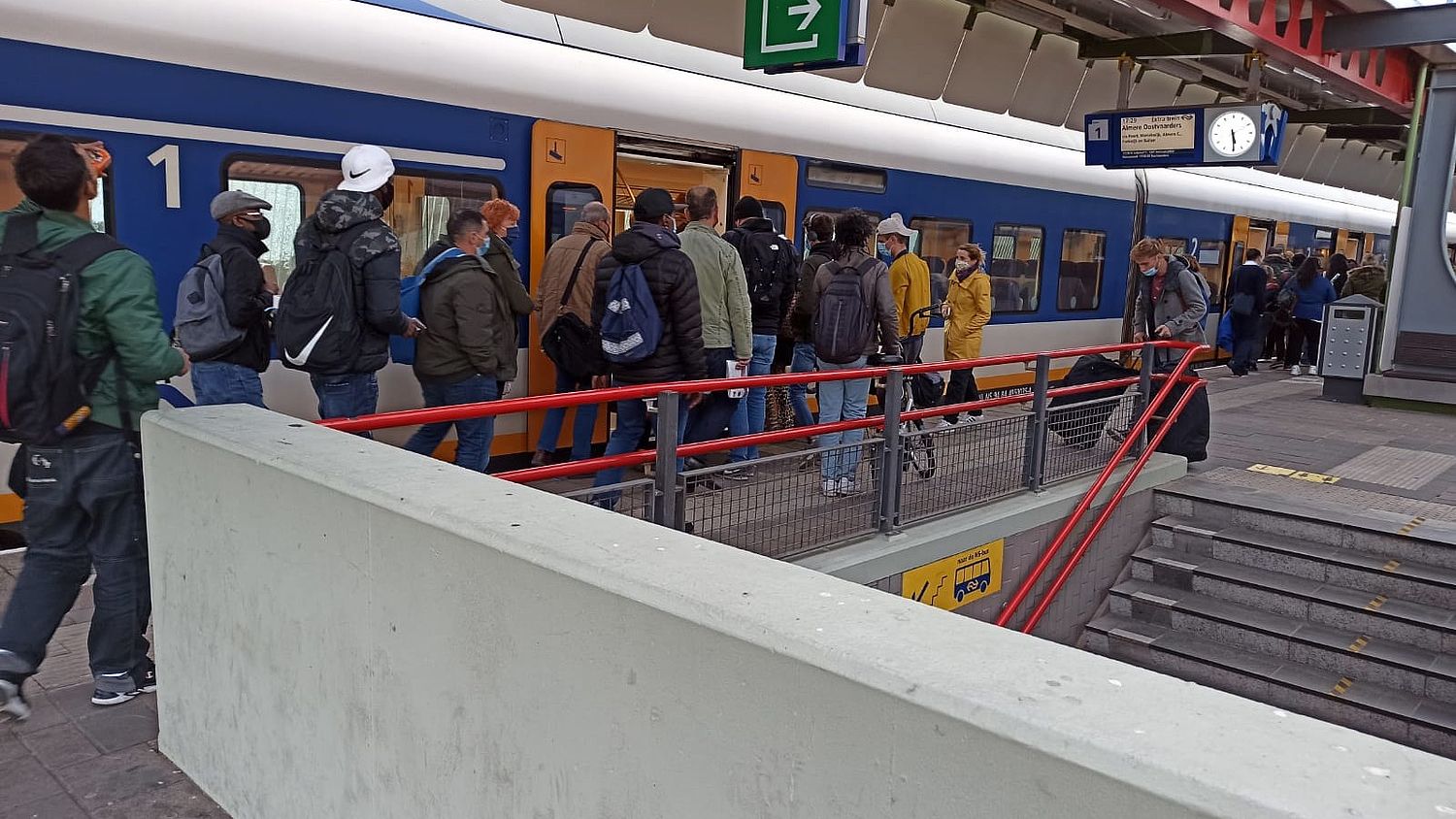 Virologen Roepen Reizigers In Volle Treinen Op Hun Gezondheid Goed In De Gaten Te Houden Eenvandaag Virologen Roepen Reizigers In Volle Treinen Op Hun Gezondheid Goed In De Gaten Te Houden Eenvandaag