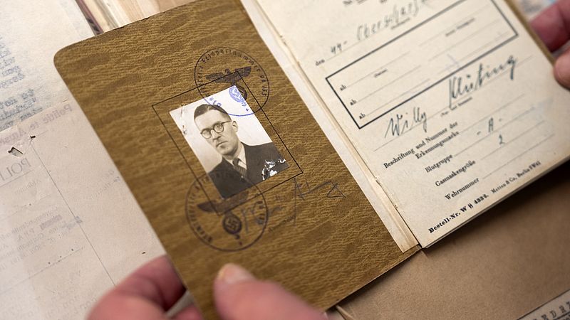 In gesprek gaan over het oorlogsverleden van je familie: waarom dat moeilijk is en hoe je daar hulp bij kunt krijgen