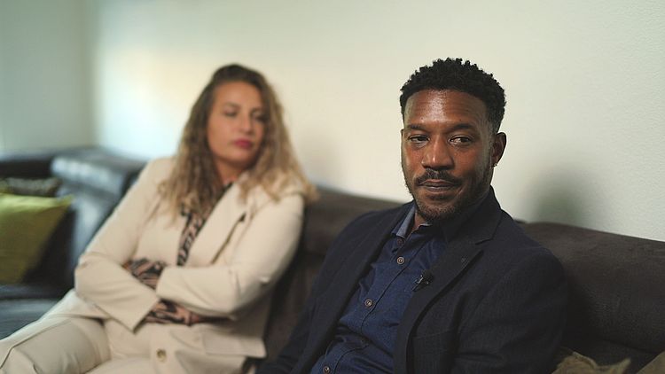 'De agenten zeiden tegen onze zoon: je bent al van stront, waarom ruik je ook naar stront?'