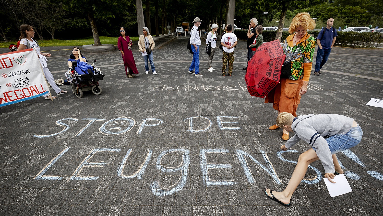 Families Drijven Uit Elkaar Doordat De Een Aanhanger Is Van Viruswaarheid En De Ander Niet Ik Mis Mijn Vader Gewoon Eenvandaag