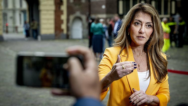 Partijleider Dilan Yeşilgöz blijft nieuw kabinet steunen, maar prominente VVD'ers zijn kritisch