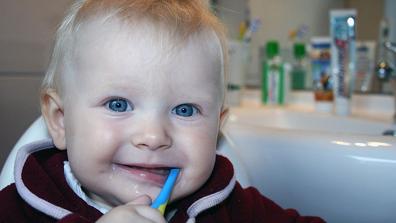 Onderzoek waarschuwt: gebruiken te veel tandpasta -
