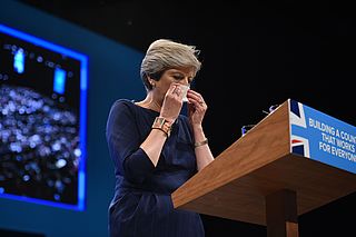 Column Kees Boonman: Gênante vertoning Theresa May