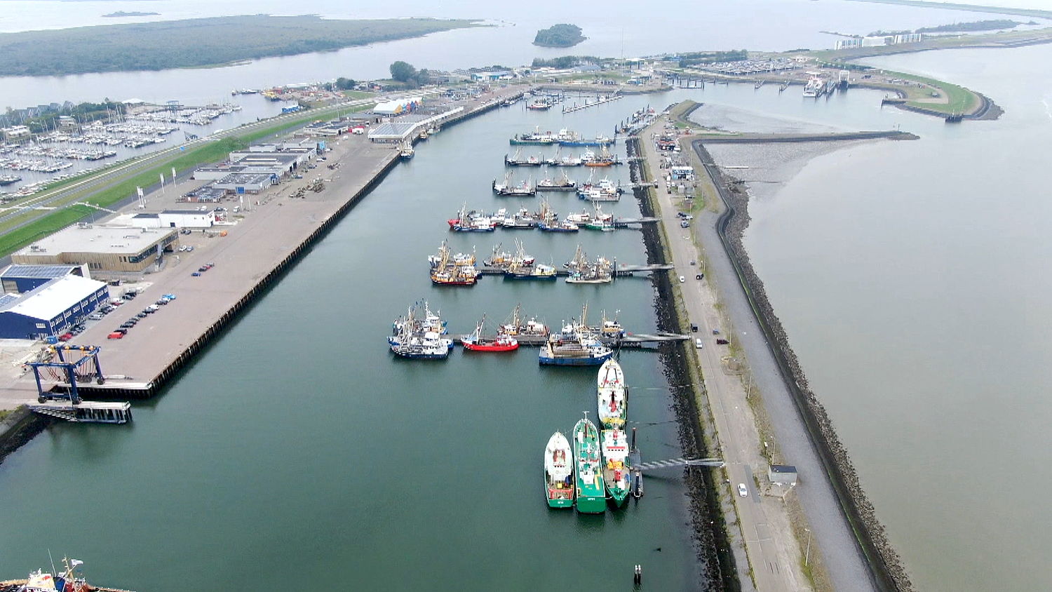 Noordelijke zeehavens zoals Harlingen, Lauwersoog, de Eemshaven en Delfzijl zijn vrij toegankelijk voor iedereen.