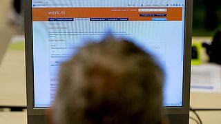 Kritiek op plan om WW-uitkering in te korten, 'want eigenlijk moet je naar verplichte doorbetaling bij ziekte kijken'