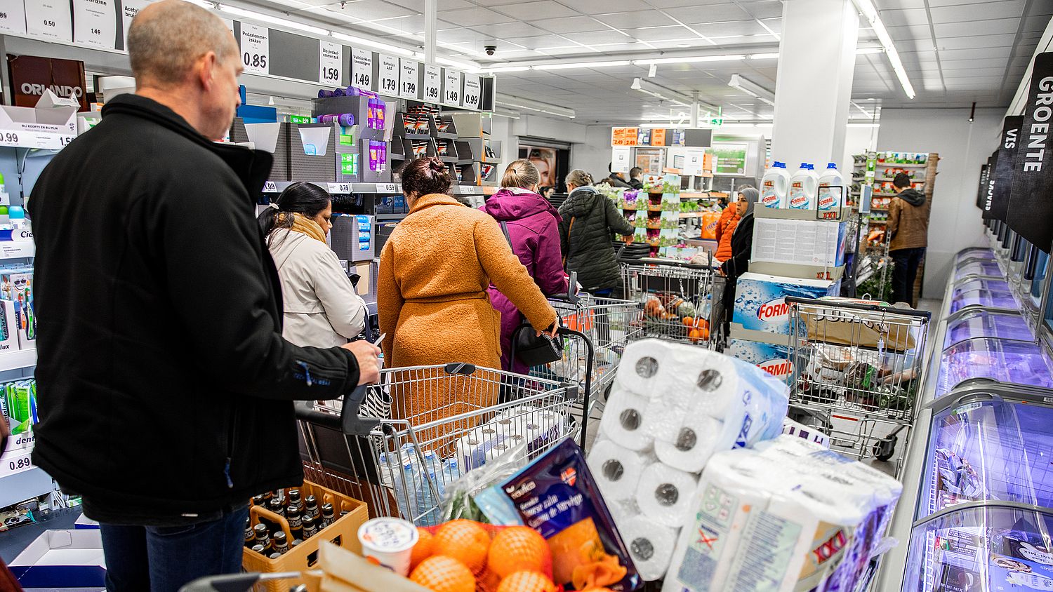 Supermarket in Limburg shows how not to deal with someone with dementia: ‘Just think along, don’t correct’