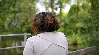 Kinderen worden vaker seksueel uitgebuit door eigen ouders dan we denken, ook Lorette overkwam het