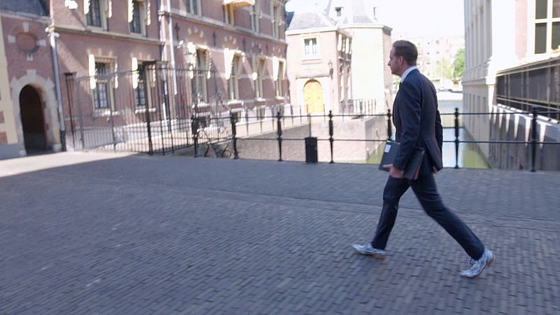 Zo Is Minister Hugo De Jonge Dagelijks Bezig Met De Bestrijding Van Het ...