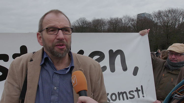 Schei- en natuurkunde docent Cees van Halen: 'Je wil liever als leraar voor de klas staan, dan staken.'