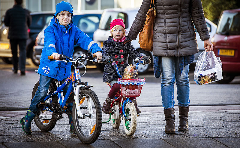 Waarom kunnen veel kinderen meer fietsen? - EenVandaag