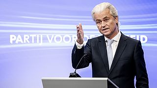 Geert Wilders zegt dat er gemiddeld iedere 11 dagen een azc bijkomt: dat klopt, maar is niet het hele verhaal