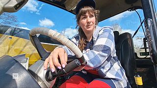 Door de oorlog doet Oekraïense Nina nu 'mannenberoep' van bulldozerchauffeur: 'Ik kan techniek begrijpen én kinderen baren'