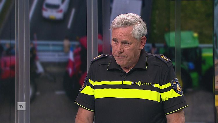 Commandant Woelders in EenVandaag.