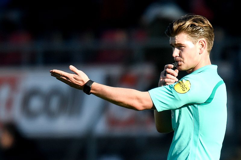 Scheidsrechter Joey Kooij 'Ik mag niet fluiten bij schoonvader Frank de Boer' EenVandaag