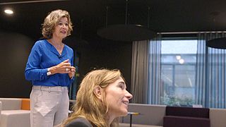 'Het is een probleem van ons allemaal': Alette en Marieke geven workshops bij bedrijven over de overgang