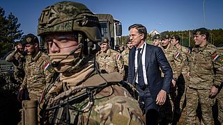 Hoe zorgt de NAVO voor een evenwichtig Europa? En andere vragen over het militaire bondgenootschap beantwoord 