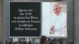 Hoe ze in Rome reageren op het overlijden van paus Franciscus