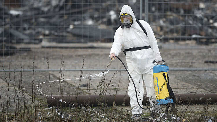Met asbest besmet straalgrit gebruikt door 140 bedrijven