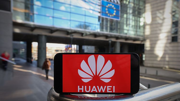 Corruptieschandaal met Huawei in Europees Parlement: dit weten we er nu over