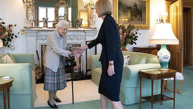 Kersvers premier Liz Truss op bezoek bij de Britse koningin Elizabeth.