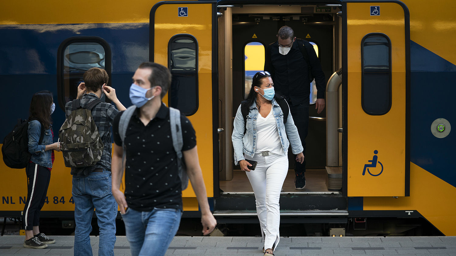 Ademhalingsproblemen Maken Mondkapjesplicht Extra Moeilijk Vermijd Ov En Bouw Langzaam Op Eenvandaag