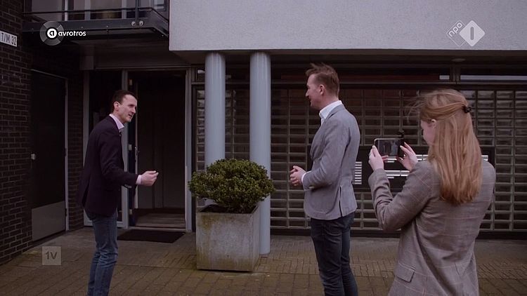 Krijgt de huizenmarkt te maken met het coronavirus? Als het aan de makelaars ligt niet. Zij bedenken allerlei oplossingen om toch huizen te kunnen verkopen.
