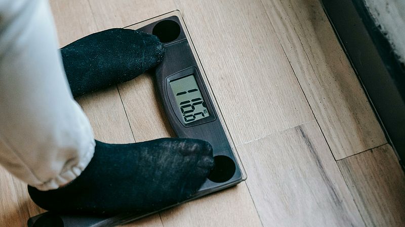 «Боюсь, ты заболеешь»: Как начать разговор, если ты беспокоишься о человеке с лишним весом