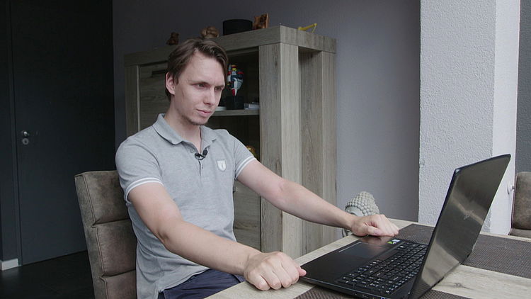 Hoe Wit-Russen hun dictator te slim af zijn via het internet 