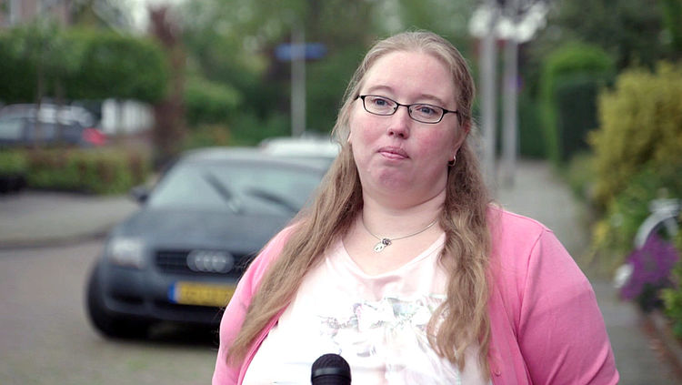 Nog iets minder dan 2 weken en dan gaan de scholen weer open. Volgens het kabinet lopen kinderen weinig risico op besmetting met het coronavirus. Toch is Tamara Wulffel&eacute; er niet gerust op: al mag haar zoontje weer naar school, ze houdt hem toch thuis.
