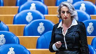 Gündoğan volgens grootste groep Volt-kiezers terecht uit fractie gezet, affaire kost partij wel 3 zetels