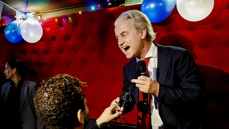 PVV-leider Geert Wilders reageert uitzinnig op de uitslag van de Tweede Kamerverkiezingen