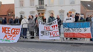 Gemeenten staan er alleen voor bij moeilijke keuzes rond azc's: 'Voelen geen steun vanuit landelijke overheid'