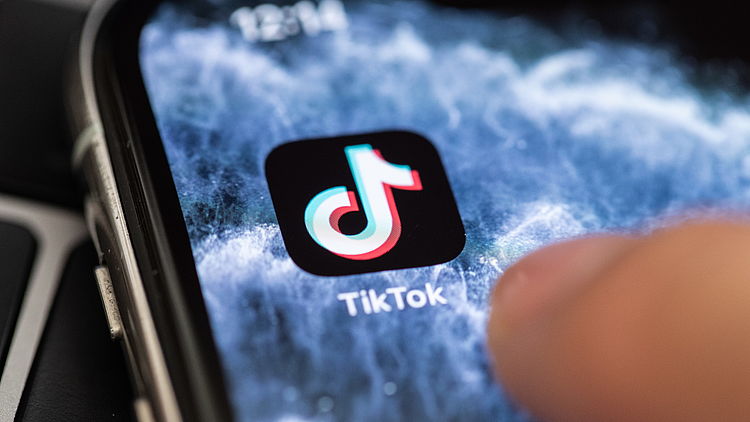 Waarom de overname van de populaire app TikTok zo gevoelig ligt