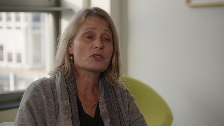 Bertine Lahuis van de Raad van Bestuur van het Radboudumc vertelt dat de ontslagen arts niet aan de kwaliteitseisen van het ziekenhuis voldeed
