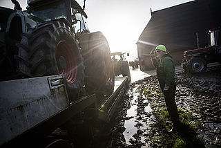 Gaswinning Groningen: boze boeren met tractoren op weg naar Den Haag