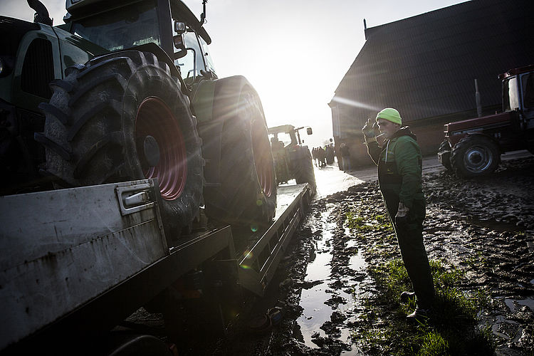 Gaswinning Groningen: boze boeren met tractoren op weg naar Den Haag